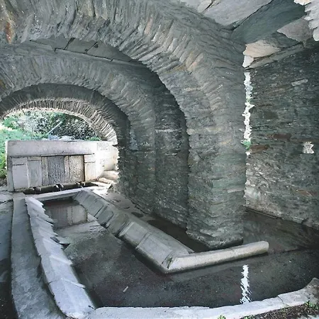Διαμέρισμα Blue Beside Stone Tower 1690 • Andros